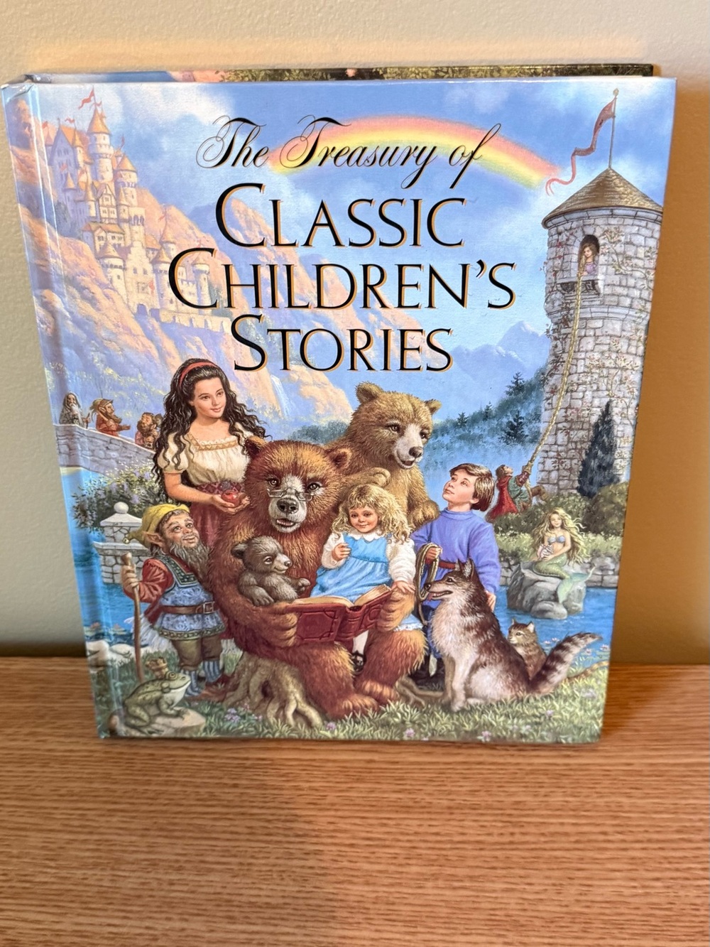 The Treasury of Classic Children's Stories - Illustrated Hardcover (Blue)